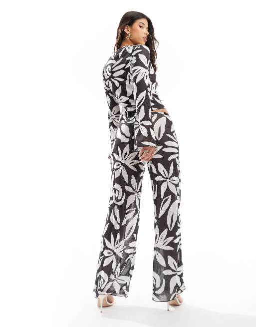 Pantalones negros de pernera ancha con estampado floral monocromático extragrande de malla texturizada de ASOS DESIGN (parte de un conjunto), 5 de 5