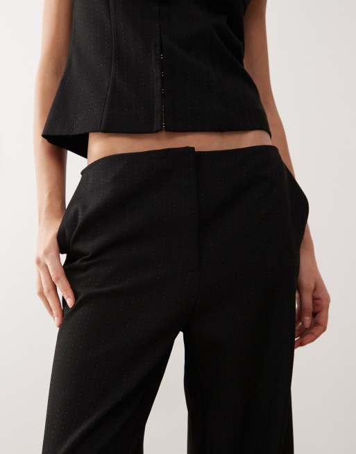 Pantalones negros de pernera ancha con raya diplomática y detalle de cinturilla de Weekday (parte de un conjunto), 3 de 4