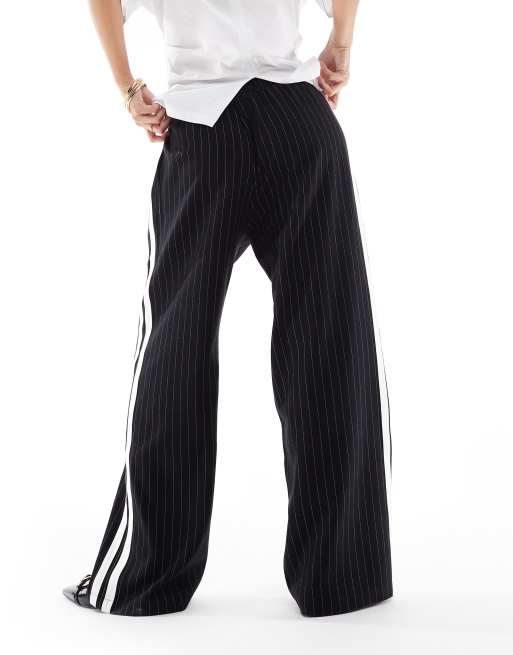 Pantalones negros de pernera ancha con raya diplomática y franjas laterales de 4th & Reckless Petite , 5 de 5