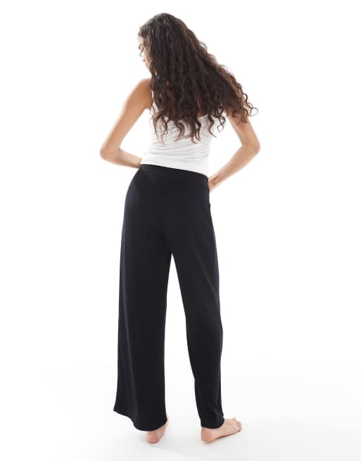 Pantalones negros de pernera ancha de corte Asia Sleep Recovery de Cotton On, 4 de 4