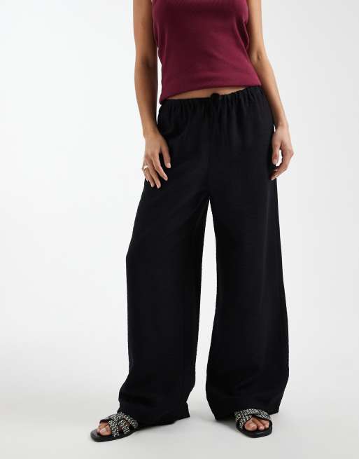 Pantalones negros de pernera ancha de New Look Petite, 2 de 5