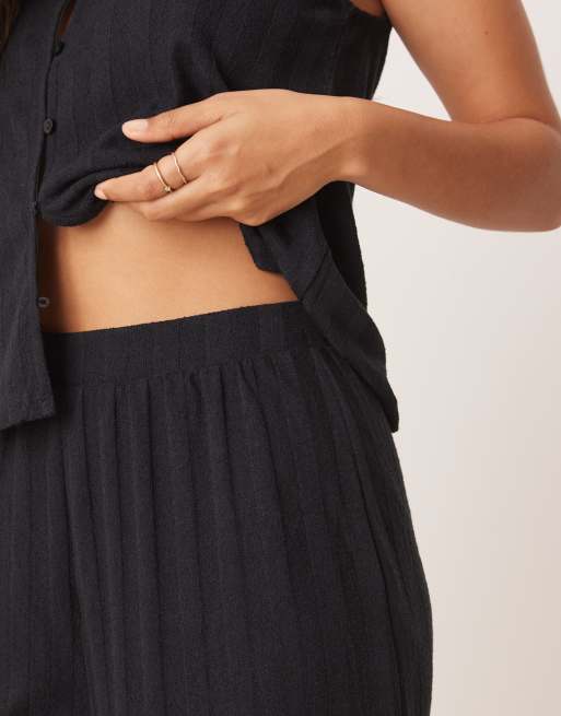 Pantalones negros de pernera ancha de punto ligero de VILA Petite (parte de un conjunto), 5 de 5