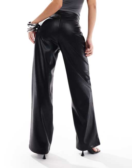 Pantalones negros de pernera ancha de tejido efecto cuero de ASOS DESIGN, 4 de 5