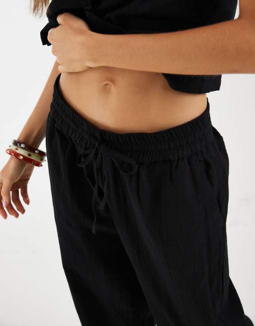 Pantalones negros de pernera ancha de tejido efecto lino de ONLY, 3 de 5