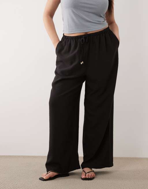 Pantalones negros de pernera ancha de tejido liso de New Look Curve, 2 de 5