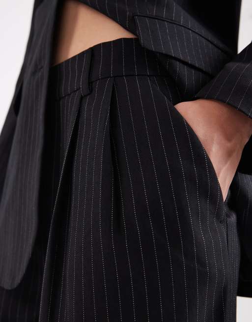 Pantalones negros de pernera ancha y talle alto con raya diplomática de ONLY (parte de un conjunto), 5 de 5