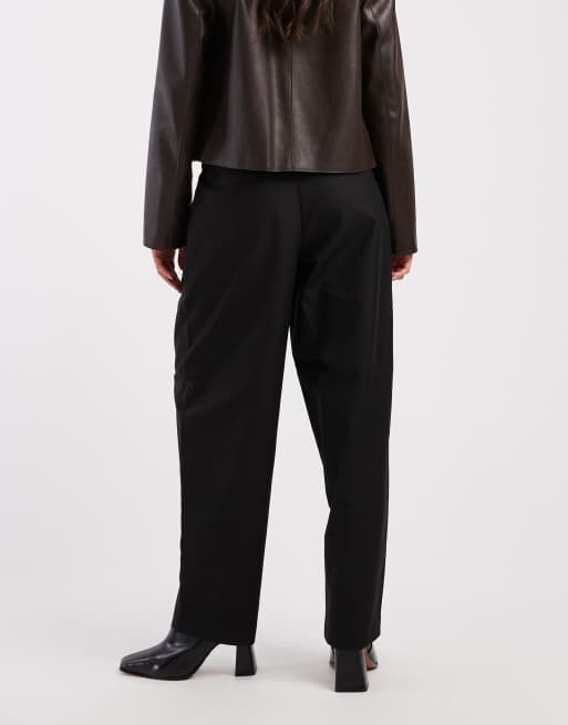 Pantalones negros de pernera barrel con pinzas delanteras de Object, 4 de 5