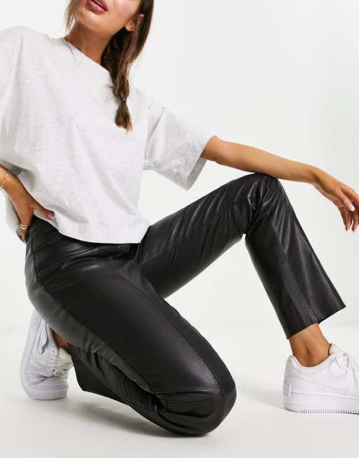 Pantalones negros de pernera recta de cuero autentico de Urbancode ASOS