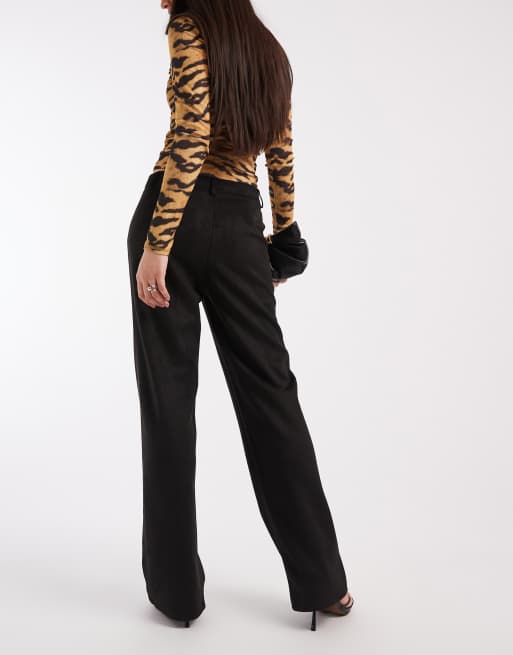 Pantalones negros de pernera recta y talle alto de cuero sintético de ONLY, 3 de 5