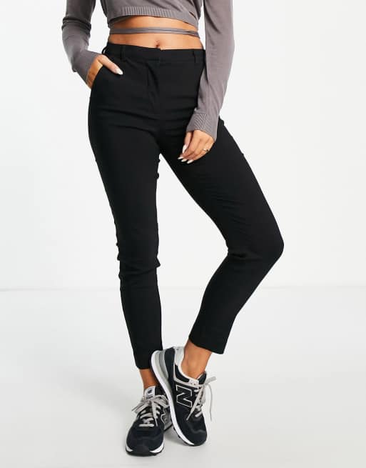 Pantalones negros elásticos de corte slim de Y.A.S
