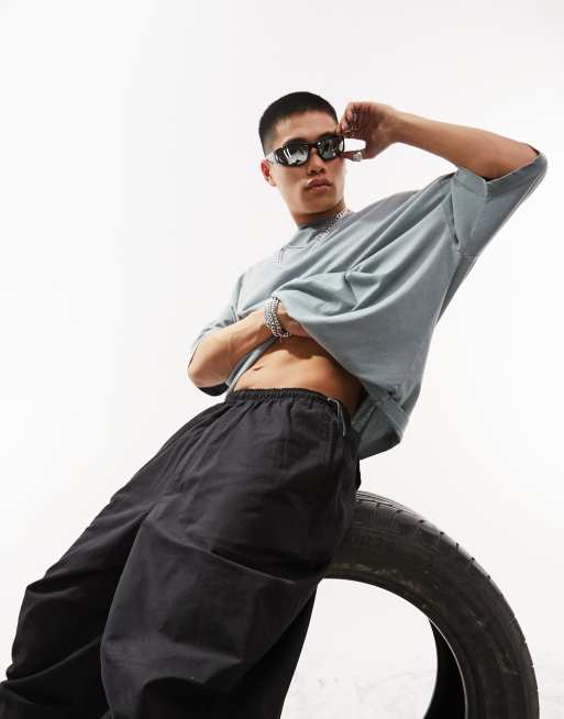 Pantalones negros extragrandes de estilo paracaidista y corte abombado de ASOS DESIGN, 3 de 4