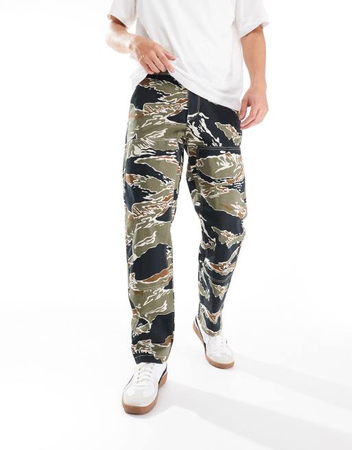 Pantalones negros holgados de estilo worker con estampado de camuflaje estilo tigre de ONLY & SONS