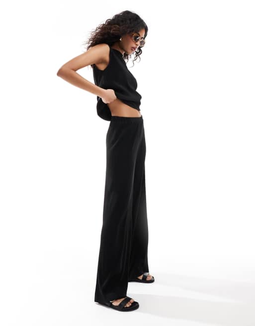 Pantalones negros plisados de Mango (parte de un conjunto)