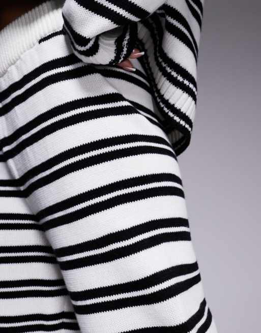 Pantalones negros y blancos a rayas de pernera ancha de punto de ASOS DESIGN (parte de un conjunto), 4 de 5