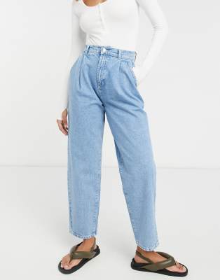 Pantalones peg con lavado claro y pinzas frontales en denim de mezcla de algodón orgánico de ASOS DESIGN