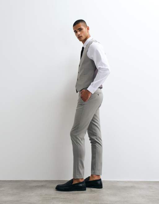 Pantalones pitillo de traje grises de ASOS DESIGN, 3 de 5
