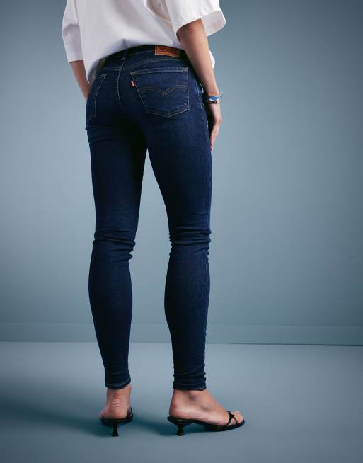 Pantalones pitillo en color azul oscuro 710 de Levi's , 2 de 5