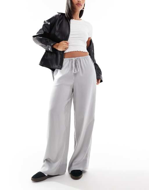 Pantalones plateados sin cierres de satén de ASOS DESIGN
