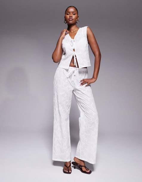 Pantalones playeros blancos de pernera ancha con cordón ajustable en la cintura y bordado inglés de Kaiia (parte de un conjunto) - view 1