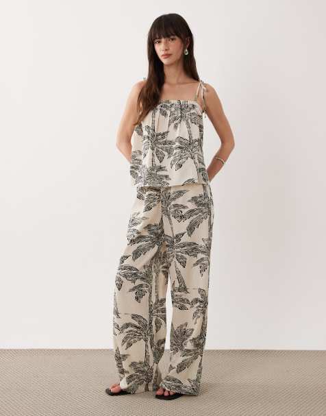 Pantalones playeros color crema con estampado monocromático de palmeras de New Look (parte de un conjunto) - view 1
