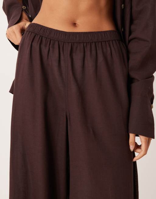 Pantalones playeros marrón chocolate de tejido transparente con lino Ipanema de ASOS DESIGN, 5 de 5