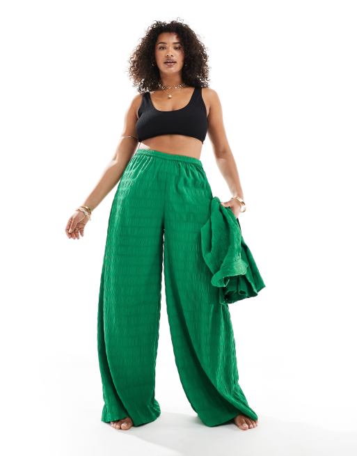 Pantalones playeros verdes de tejido texturizado de Esmée Curve (parte de un conjunto)