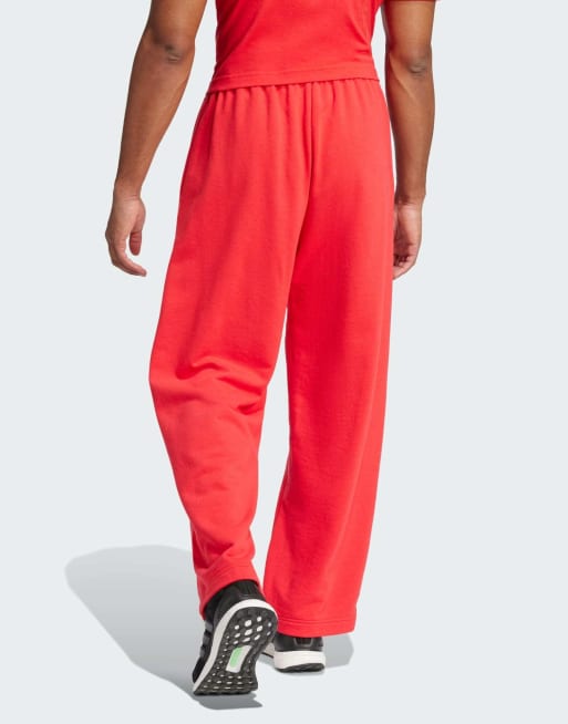 Pantalones rojo rubí y negros de pernera ancha con logo de 3 bandas Essentials de adidas Performance, 2 de 4