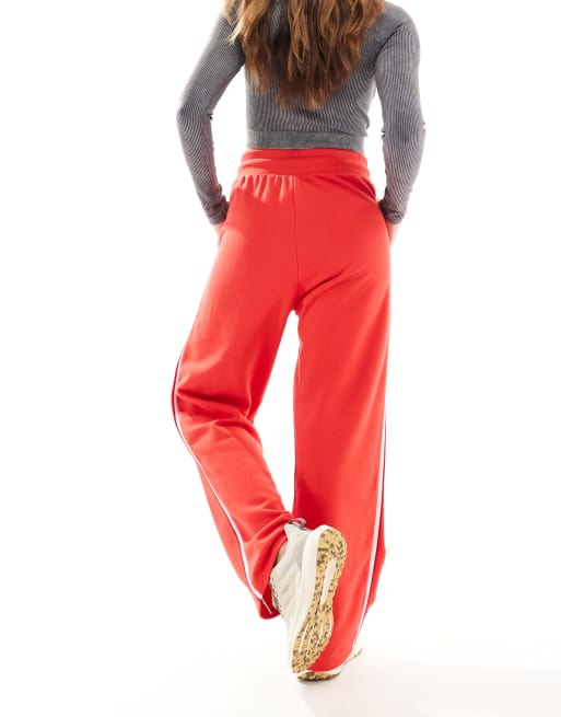 Pantalones rojos de felpa rizada Essentials Color-Pop de adidas