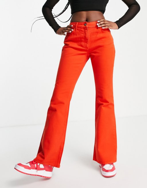 Pantalones rojos rígidos de campana de talle bajo x008 de COLLUSION (parte de un conjunto), 4 de 4