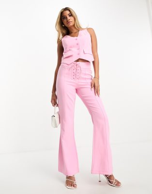 Pantalones rosa pastel con cordones en la parte delantera de Something New x Flamefaire (parte de un conjunto)