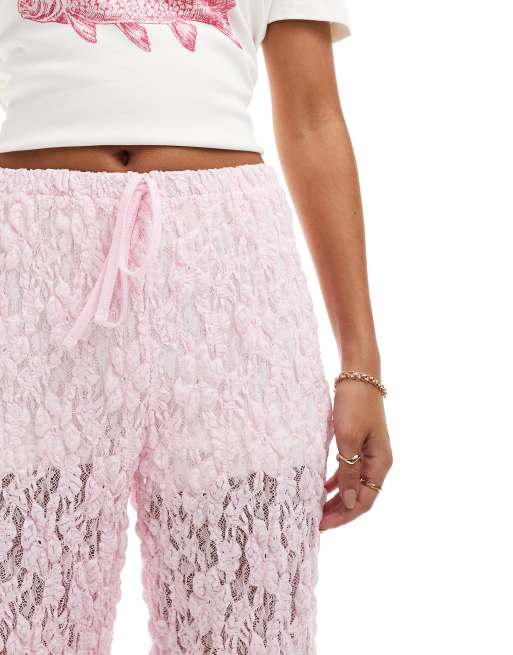 Pantalones rosa pastel de talle bajo de encaje transparente de ASOS DESIGN, 4 de 5