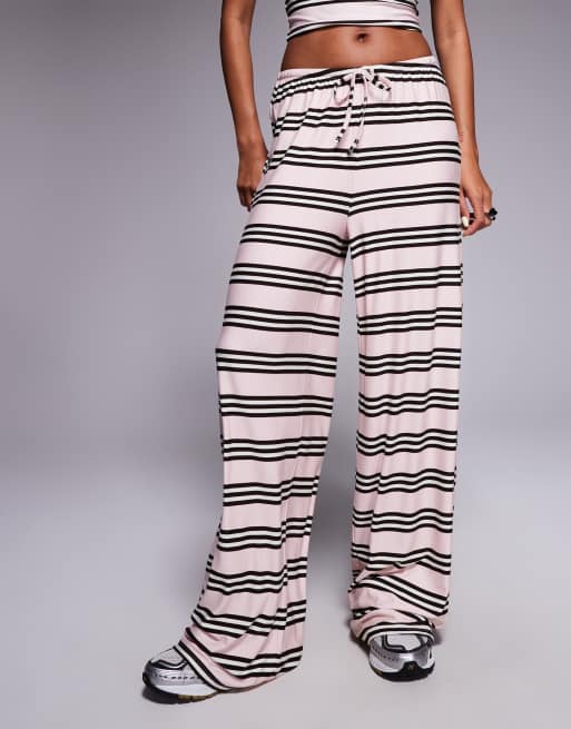 Pantalones rosas a rayas marrones con cordón ajustable de punto liso muy suave exclusivos de Kaiia (parte de un conjunto), 2 de 5