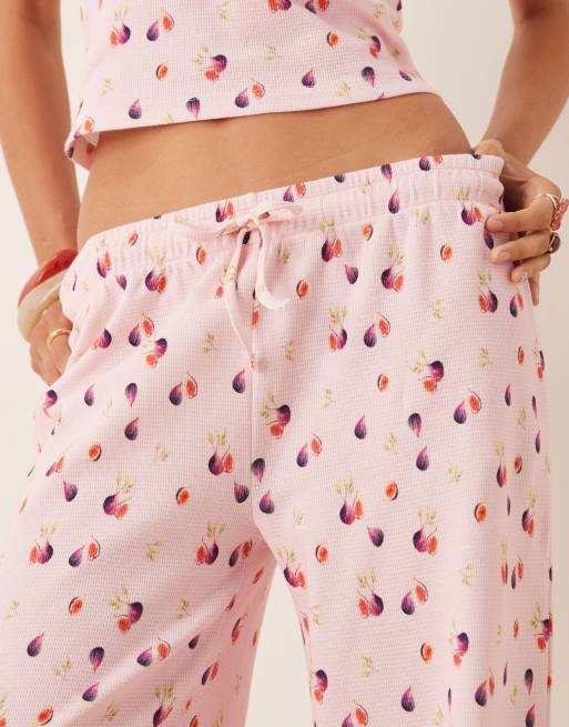 Pantalones rosas de pernera ancha con estampado de florecitas de punto gofrado de ASOS DESIGN (parte de un conjunto), 3 de 5