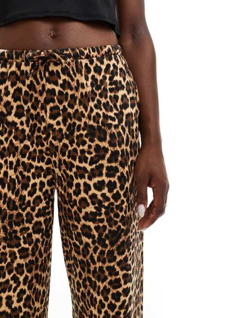 Pantalones sin cierres con estampado de leopardo de Threadbare, 4 de 5