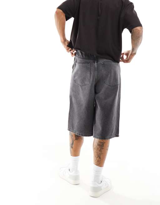 Pantalones vaqueros cortos negro lavado de corte muy alargado de ASOS DESIGN, 3 de 5