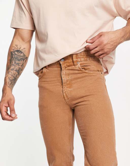 El pantalón naranja de Bershka para combinar con un crop top