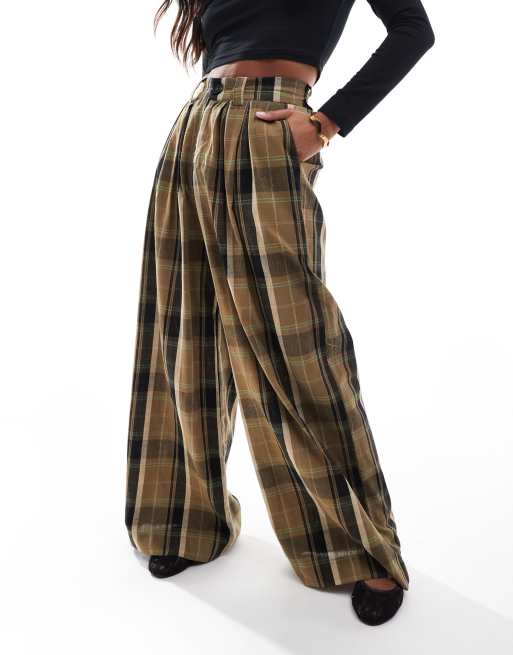 Pantalones verde caqui a cuadros de pernera ancha y talle alto con pinzas de Noisy May Petite
