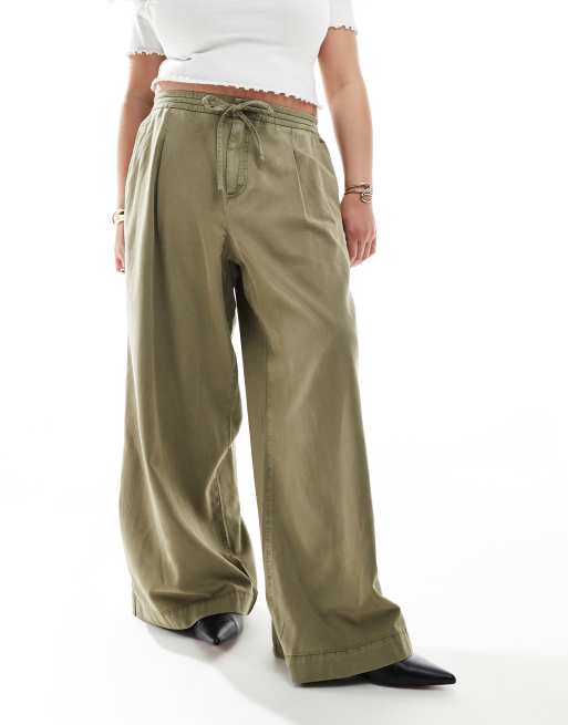 Pantalones verde caqui lavado de pernera ancha de tejido suave de ASOS DESIGN Curve , 3 de 5