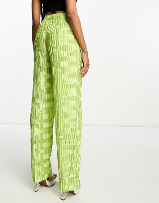 Pantalones verde lima plisados de pernera ancha de satén de Urban Threads Tall (parte de un conjunto), 2 de 4