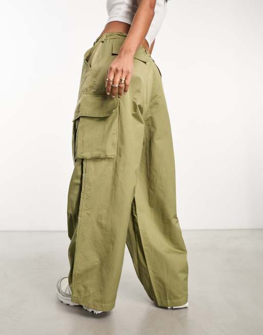 Pantalones verde oliva cargo con cordón ajustable en la cintura de Moon  River