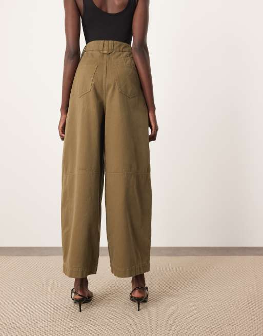 Pantalones verde oliva de corte barrel y estilo casual de sarga Remi de ARRANGE, 2 de 5