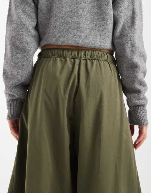 Pantalones verde oliva de pernera barrel con pinzas laterales de ASOS DESIGN, 4 de 5