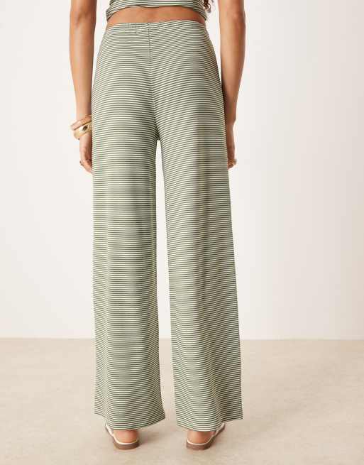 Pantalones verdes a rayas de pernera ancha de ASOS DESIGN (parte de un conjunto), 3 de 5