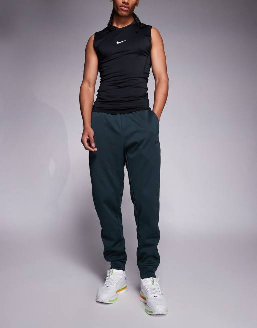 Pantalones verdes de corte tapered Therma de Nike Training, 2 de 5