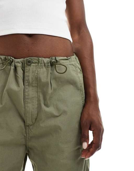Pantalones verdes de estilo paracaidista con cordón ajustable y cintura entallada de Levi's, 3 de 5