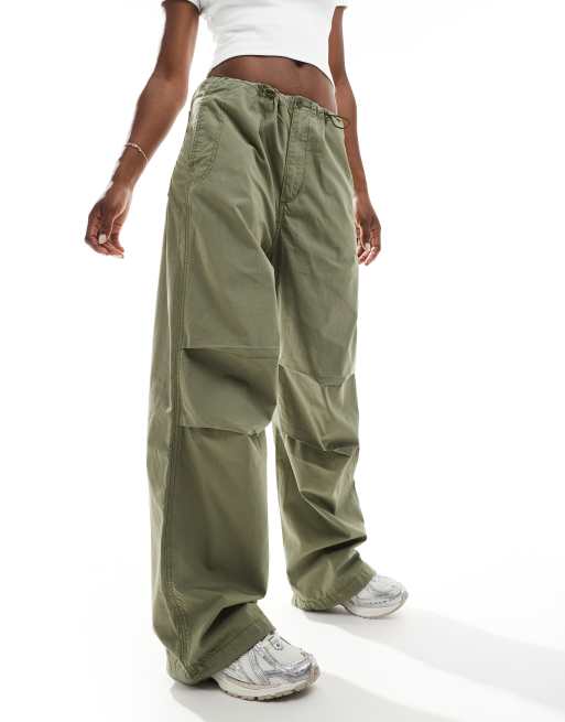 Pantalones verdes de estilo paracaidista con cordón ajustable y cintura entallada de Levi's, 4 de 5