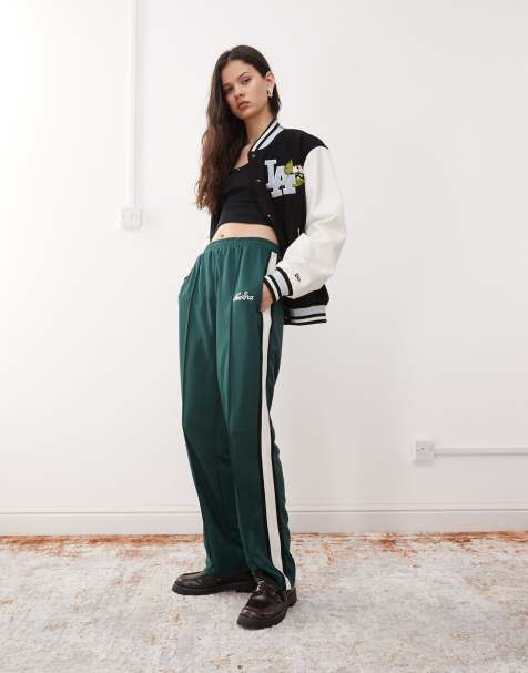 Pantalones verdes de pernera ancha con raya lateral de New Era - view 1
