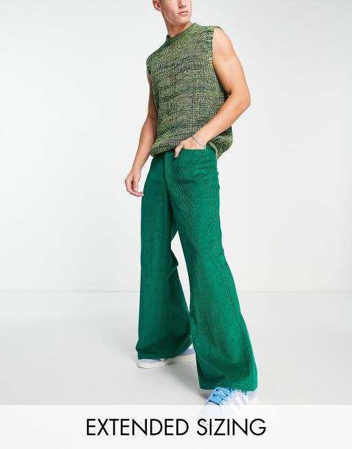 Pantalones verdes de pernera muy ancha acampanada de pana de ASOS DESIGN