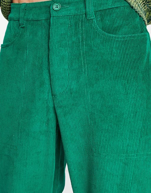 Pantalones de vestir verde salvia de corte acampanado y talle alto