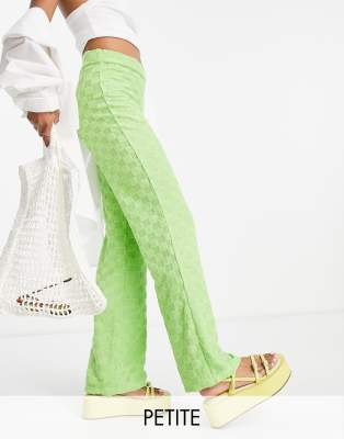 Pantalones verdes de pernera recta con diseño a cuadros dameros de devoré de tejido rizado de Topshop Petite